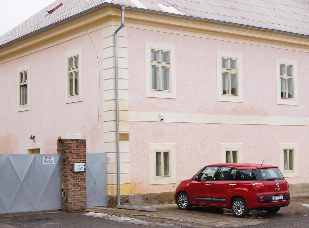 Apartmany U Komina Terezin  Luaran gambar